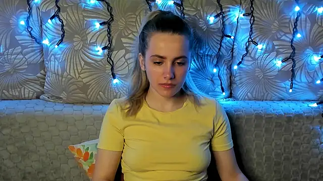 MaggieCake's cam snapshot