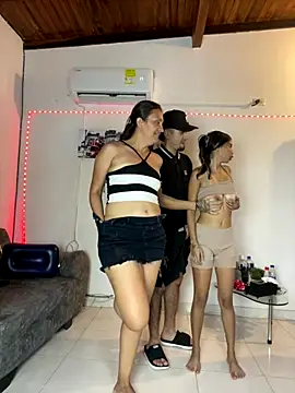 royalgirls_x's cam snapshot