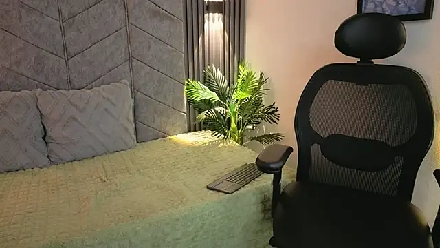 1Anya's cam snapshot