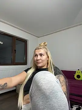 MiaKiittyy's cam snapshot