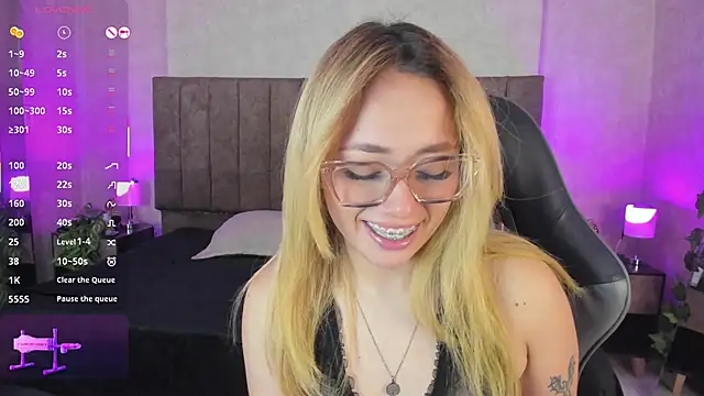 LanaMills_'s cam snapshot