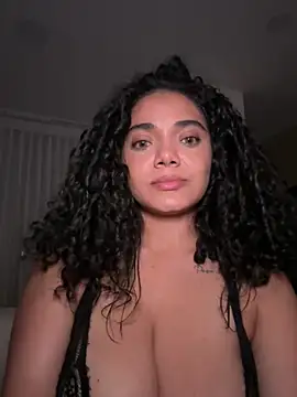 Curlyierr live sex cam