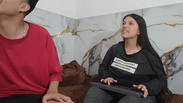 SaraAndThomas's cam snapshot