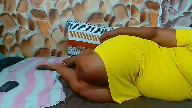 AfricanBigAssxx98's cam snapshot