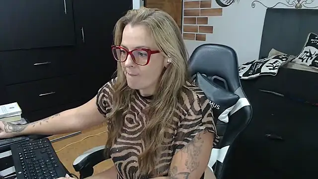 perlagoloza05's cam snapshot