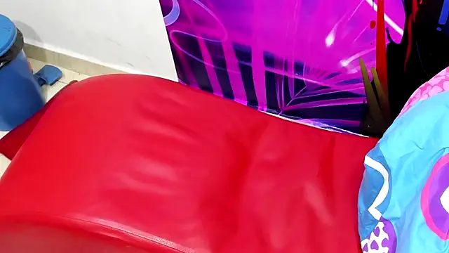 hot-threesome's cam snapshot