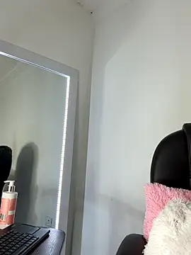 _Isabella_1's cam snapshot