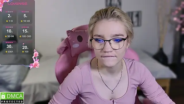 Megan_Lora's cam snapshot