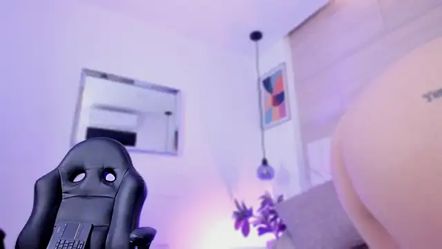 io_chie_'s cam snapshot