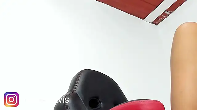 Kloe-squirts's cam snapshot