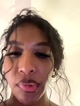 IamCrystal2's cam snapshot