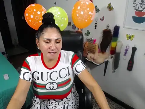 mature_bigboobs10's cam snapshot