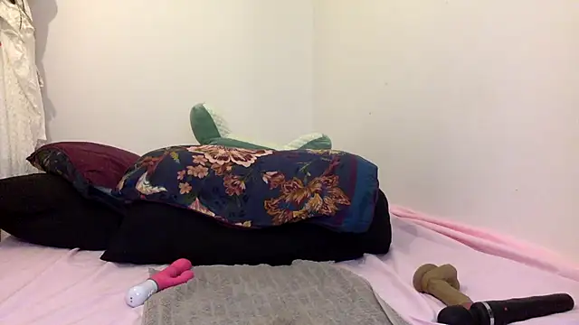 misscharlottezz's cam snapshot