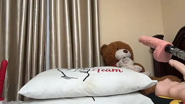 AudreySpanksFuck-'s cam snapshot