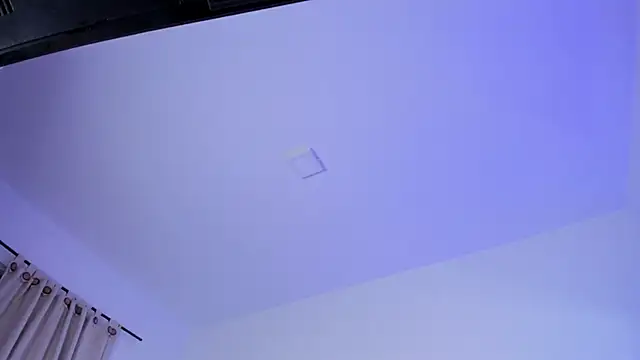 tyra_bankss_'s cam snapshot