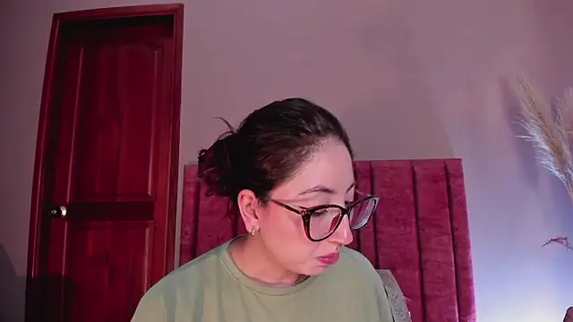 Emilywatsonn's cam snapshot