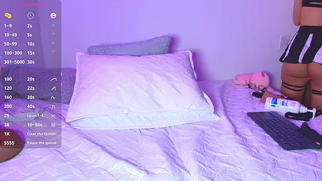 PollyGrey_'s cam snapshot