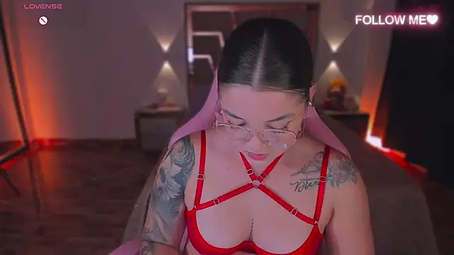 lunaarose's cam snapshot