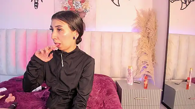 Isabella_Crofts's cam snapshot