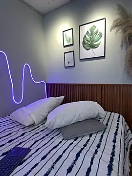 MIAROGGERSS's cam snapshot