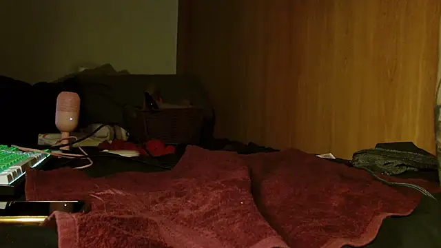 DirtyDi97's cam snapshot