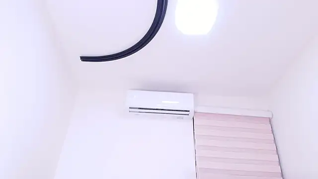 nicol_f's cam snapshot