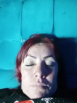 carolinhe_'s cam snapshot