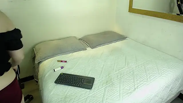 Alaiia___'s cam snapshot