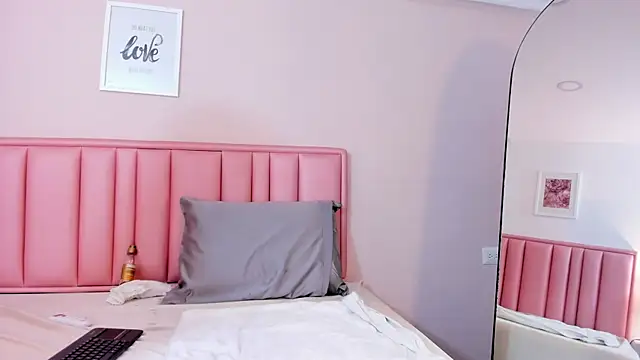 mariana_pregnant_'s cam snapshot