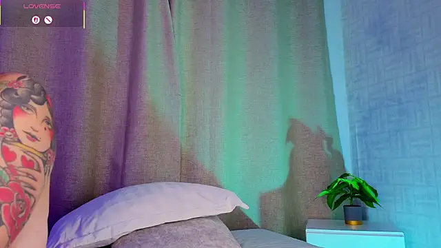 mia_bonneett's cam snapshot