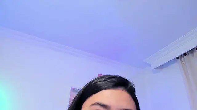 canelleGarces's cam snapshot