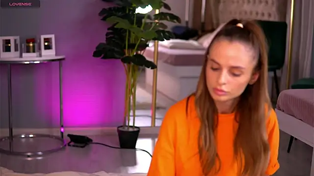 ElaraShine's cam snapshot