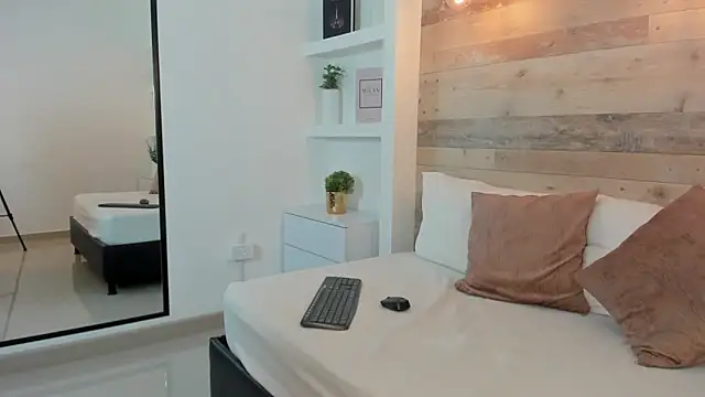 cloee20_'s cam snapshot