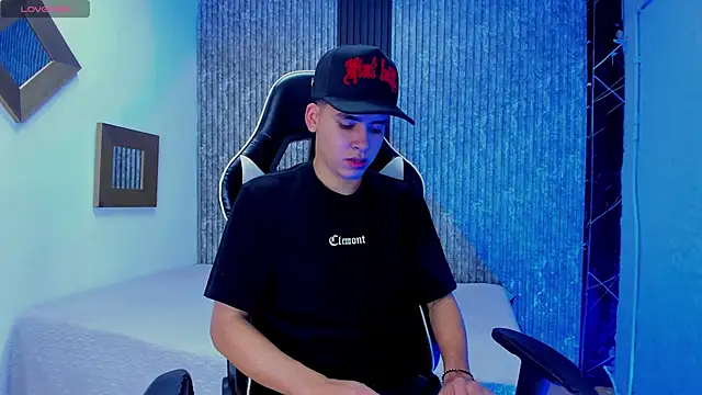 Mike_0233_'s cam snapshot