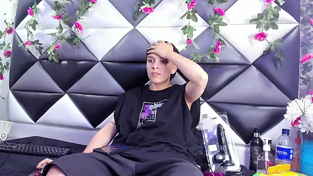 Megan_Thompson_'s cam snapshot