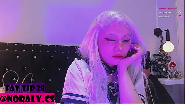 hey_noraly live sex cam