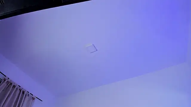 tyra_bankss_'s cam snapshot