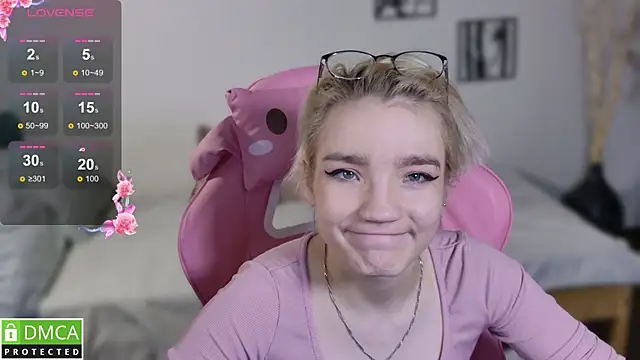 Megan_Lora's cam snapshot