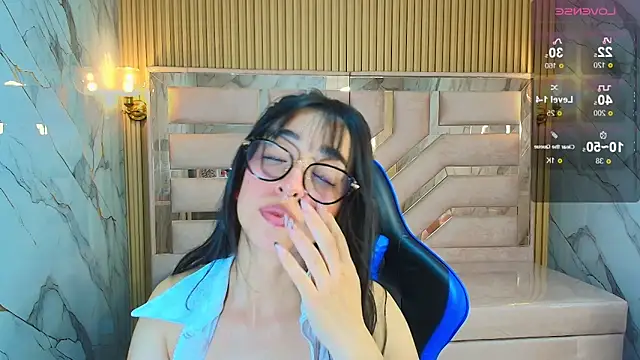 zoe_r_'s cam snapshot