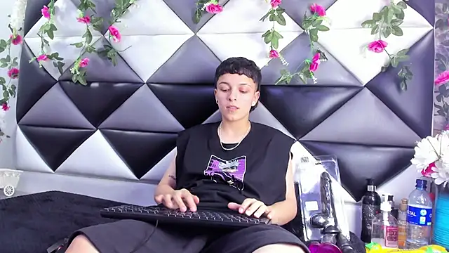 Megan_Thompson_'s cam snapshot