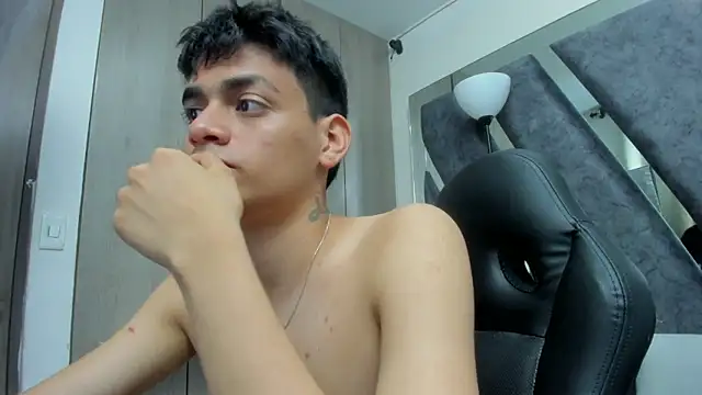 Yef_Thin live sex cam