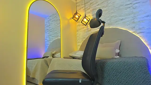 Aron_Bolt's cam snapshot