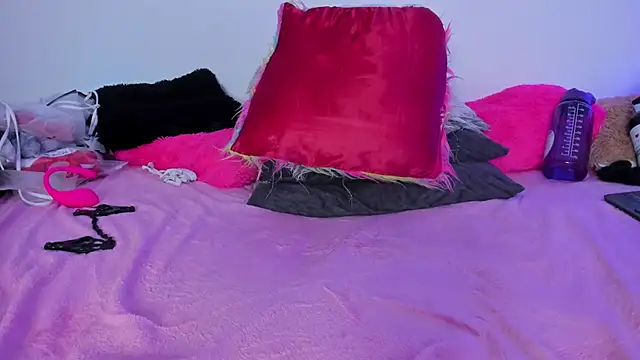 tyra_bankss_'s cam snapshot