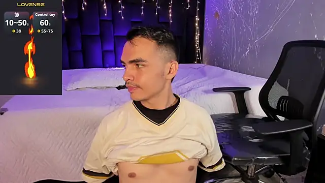 NicoKingg_'s cam snapshot