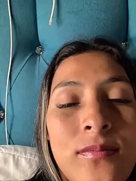 Cami_Leon2's cam snapshot