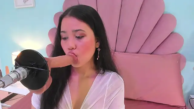 emma_clarke_'s cam snapshot