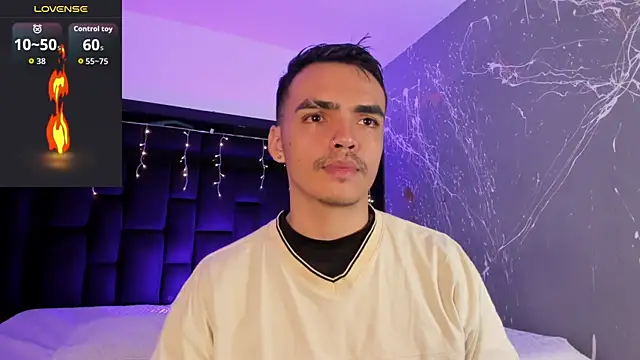 NicoKingg_'s cam snapshot