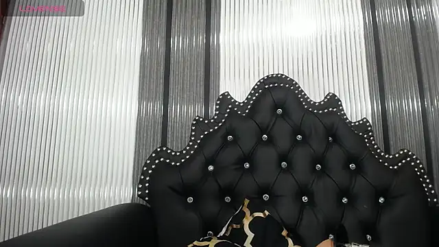 babyschoolgiirl's cam snapshot