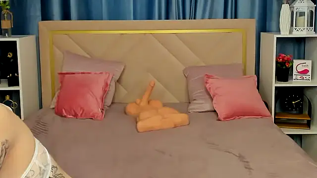 ElisGlow's cam snapshot