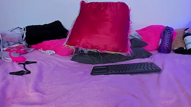 tyra_bankss_'s cam snapshot